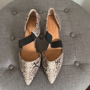 Cute snakeskin pumps